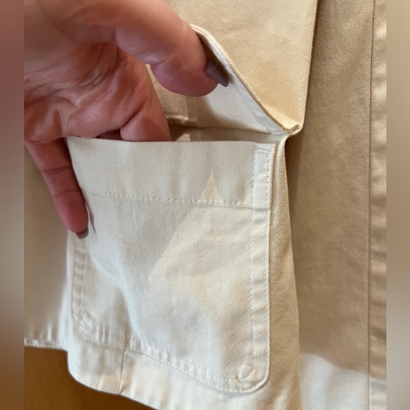 EUC Talbots White Stretch Denim Jacket w Pockets & embellished collar/cuffs - Picture 4 of 11